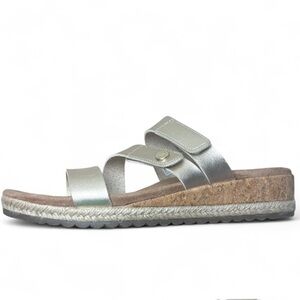 Skechers Martha Stewart Gold Strappy Sandals Women’s 8 | Adjustable Comfort